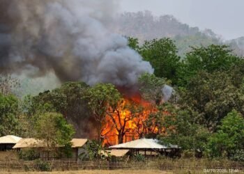 ဓာတ်ပုံ - ဝေဟင်အောင်