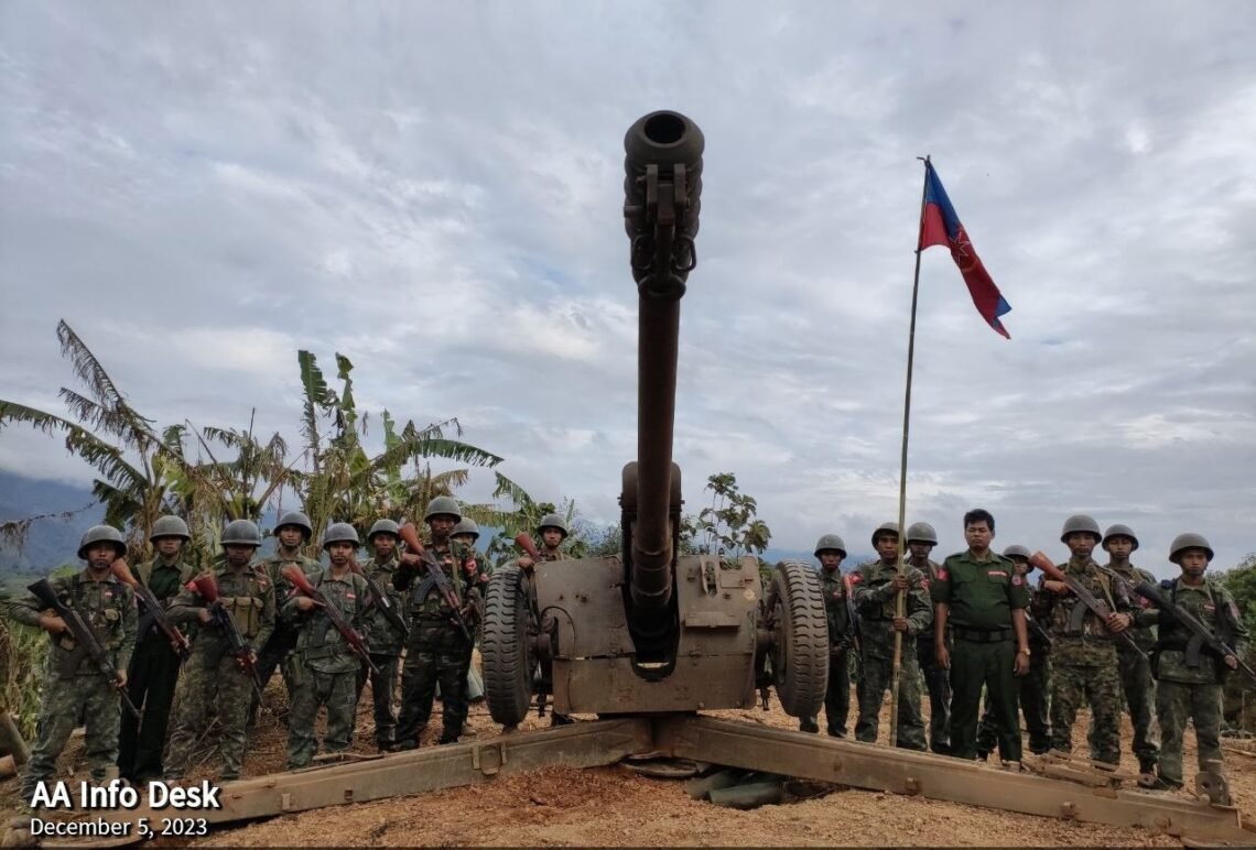 (ဓာတ်ပုံ - ကုလားတန်စီမံကိန်းလမ်း ကြောင်းရှိအရေးပါတဲ့နေရာကိုအာရက္ခတပ်တော်တိုက်ခိုက်သိမ်းပိုက်ပုံ / အာရက္ခတပ်တော်)