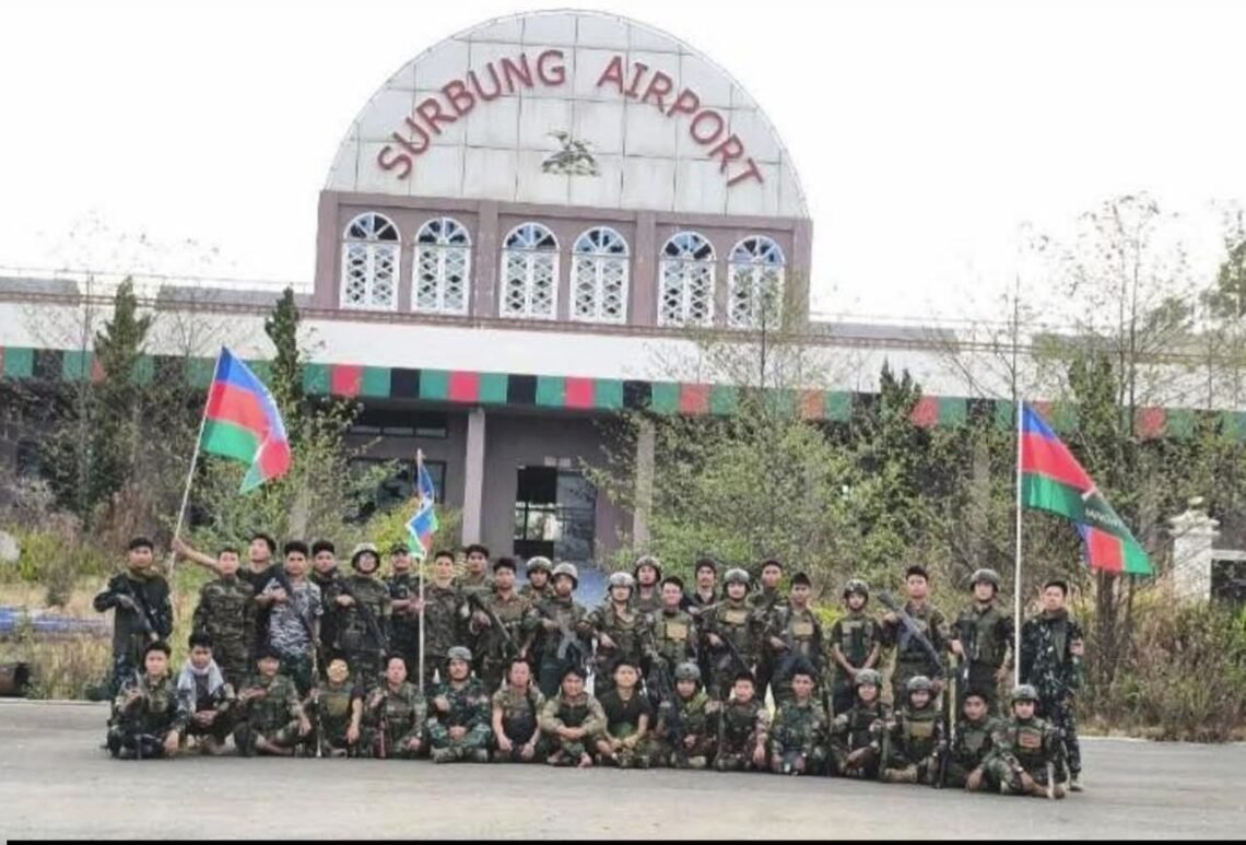 (ဓာတ်ပုံ - ချင်းတော်လှန်ရေးတပ်တွေထိန်းချုပ်ထားတဲ့ဆူရ်ဘုန်လေယာဉ်ကွင်း / ချင်းညီနောင်)