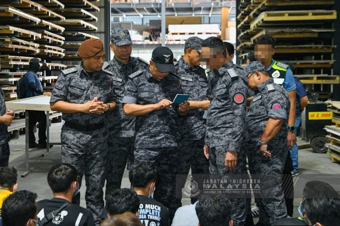 ဓာတ်ပုံ - မလေးရှား လူဝင်မှုကြီးကြပ်ရေး