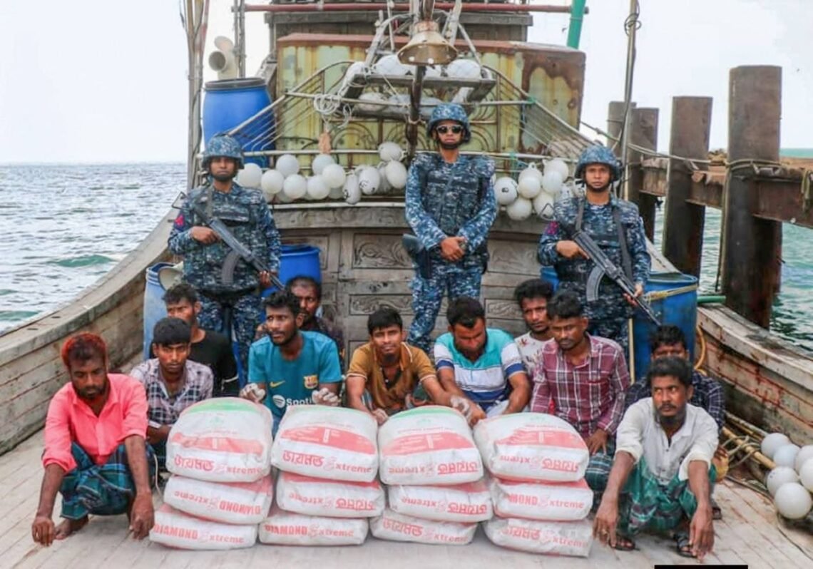 ဓာတ်ပုံ - ဘင်္ဂလားဒေ့ရှ်ရေတပ်