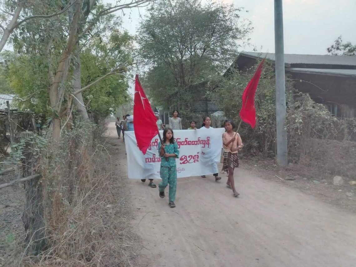 ဓာတ်ပုံ - ရွှေဥက္ကံလူထုသပိတ်စစ်ကြောင်း