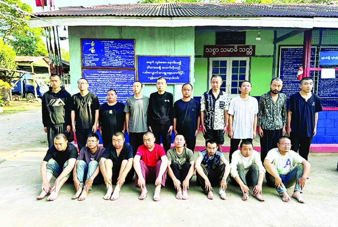 ​ဓာတ်ပုံ - အာဏာသိမ်းစစ်တပ်