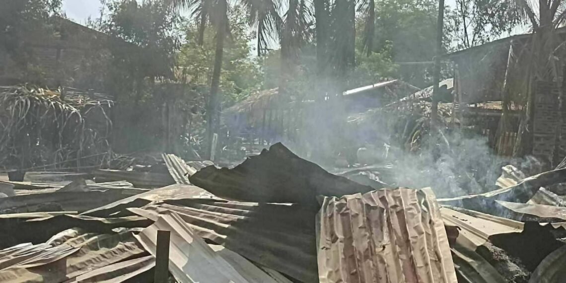 ​ဓာတ်ပုံ - အာဏာသိမ်းစစ်တပ် မီးရှို့ဖျက်ဆီးခဲ့လို့ မီးလောင်ပြာကျသွားတဲ့ အင်တောကျေးရွာ မြင်ကွင်း(အညာမြေပုလဲ)
