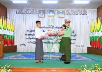 ဓာတ်ပုံ - အာဏာသိမ်းစစ်တပ်