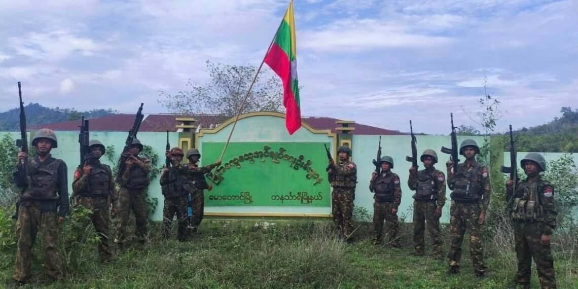 ဓာတ်ပုံ - အာဏာသိမ်းစစ်တပ်