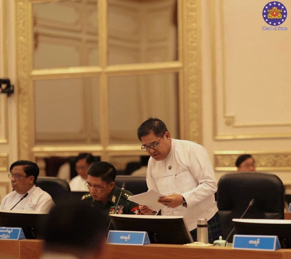 ဓာတ်ပုံ - အာဏာသိမ်းစစ်တပ်