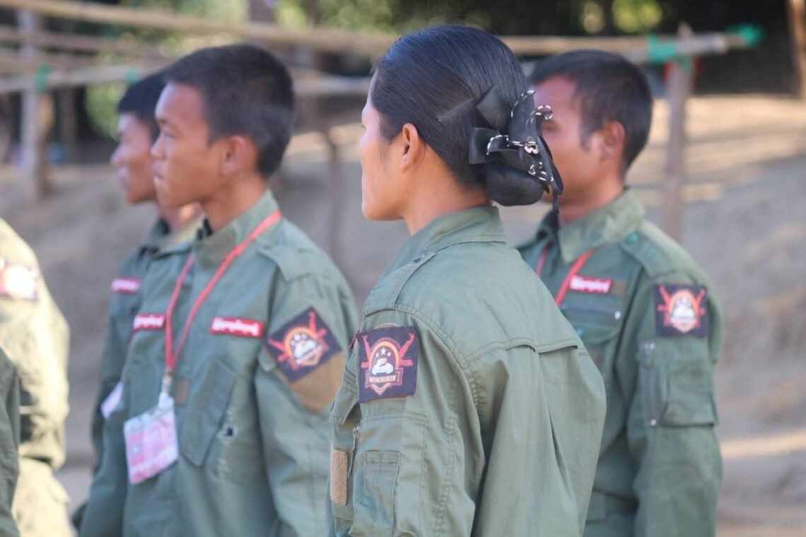 ဓာတ်ပုံ - မြိုင်မြို့နယ် ပြည်သူ့ကာကွယ်ရေးတပ်ဖွဲ့