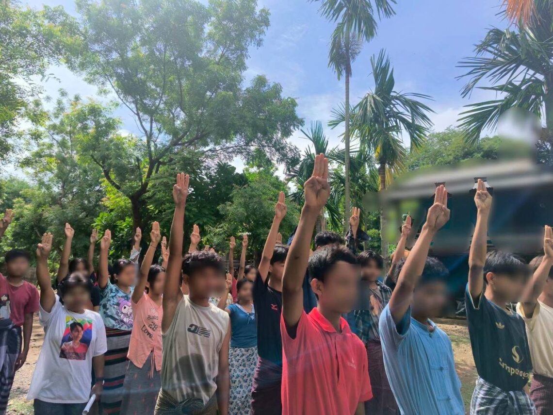 ဓာတ်ပုံ - ကလေးမြို့လူထုတိုက်ပွဲဦးဆောင်ကော်မတီ
