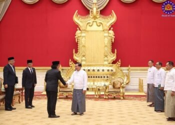 ဓာတ်ပုံ-အာဏာသိမ်းစစ်တပ်