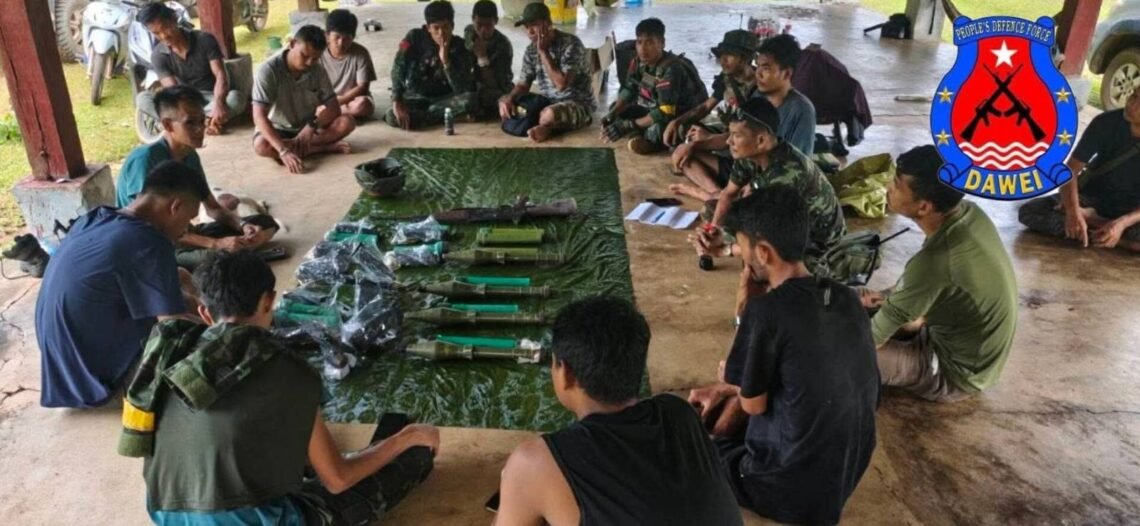 ဓာတ်ပုံ - PDF ထားဝယ်ခရိုင် တပ်ရင်း ၁