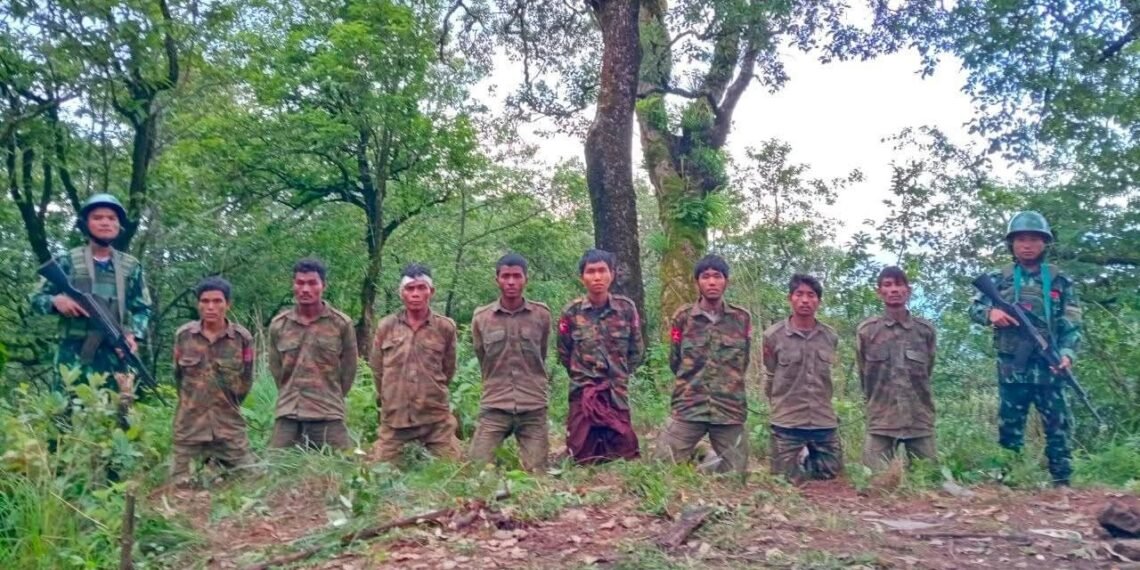 ဓာတ်ပုံ - ချင်းပြည်သူ့တပ်မတော်