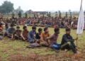 (ဓာတ်ပုံ-အမှတ် ၁၅ စစ်ဆင်ရေးကွပ်ကဲမှုဌာနချုပ်မှအလံဖြူထောင်အလင်းဝင်သူတွေ/အာရက္ခတပ်တော်)