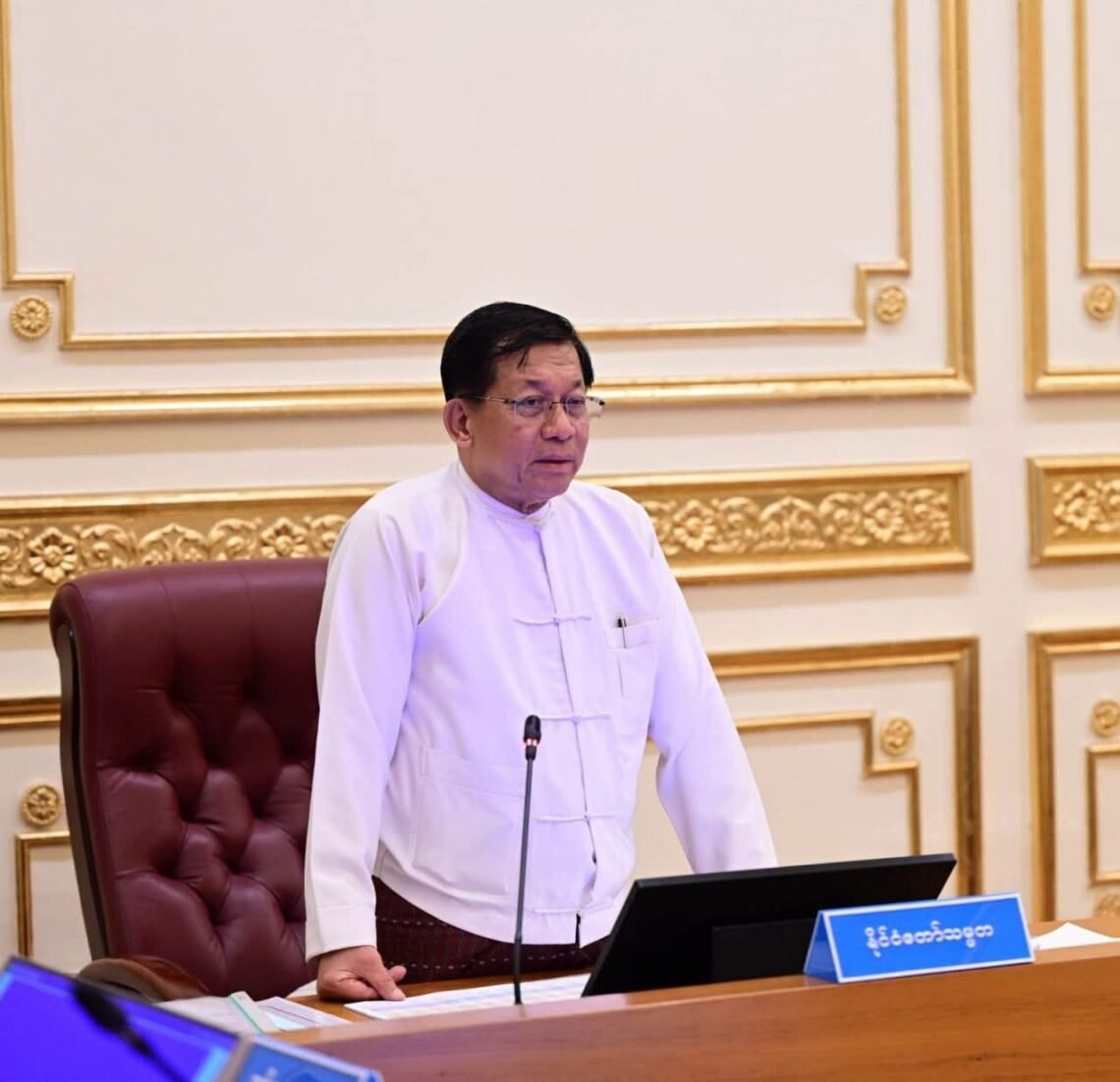 ဓာတ်ပုံ - အာဏာသိမ်းစစ်တပ်