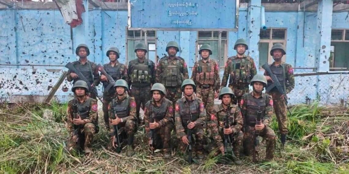 ဓာတ်ပုံ - အာဏာသိမ်းစစ်တပ်