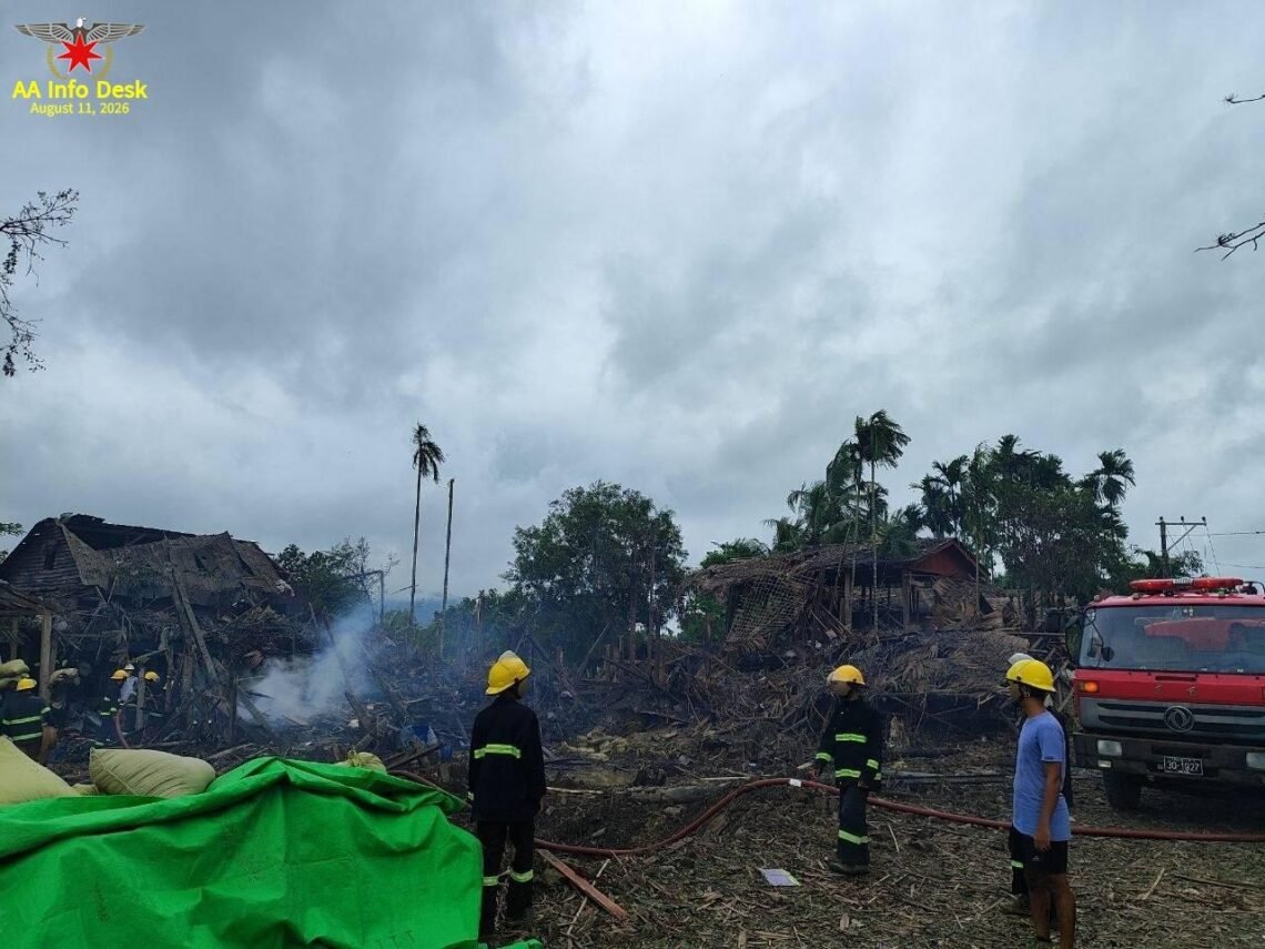 (ဓာတ်ပုံ-သံတွဲမြို့နယ်ကို သြဂုတ်လ ၁၁ ရက်နေ့ကလေကြောင်းတိုက်ပြီးနောက်တွေ့ရပုံ/အာရက္ခတပ်တော်)