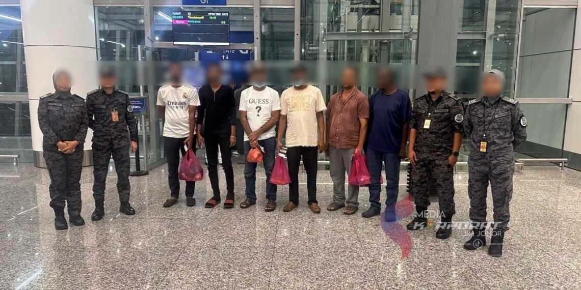 ​ဓာတ်ပုံ - မလေးရှားလူဝင်မှုကြီးကြပ်ရေးရုံး