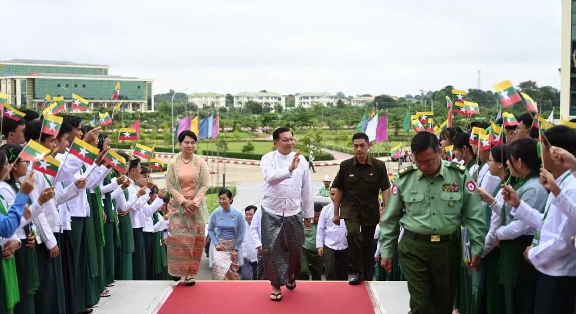 ဓာတ်ပုံ - အာဏာသိမ်းစစ်တပ်