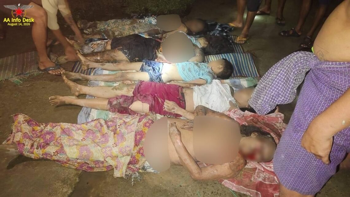 ဓာတ်ပုံ - ဂွမြို့နယ်၊ကိုင်းခုံကျေးရွာနဲ့ကျိန္တလီမြို့ကို သြဂုတ်လ ၁၄ ရက်နေ့က စစ်တပ်လေကြောင်းတိုက်ခိုက်လို့ အစုလိုက်အပြုံလိုက်သေဆုံးခဲ့ရတဲ့ အမျိုးသမီးတွေ(အာရက္ခတပ်တော်)