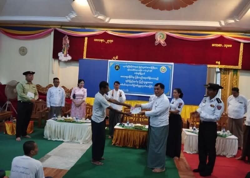 ဓာတ်ပုံ - အာဏာသိမ်းစစ်တပ်