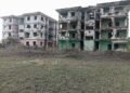 (ဓာတ်ပုံ-ပုဏ္ဏားကျွန်းမြို့နယ်၊ကျောက်ဆိပ်ကျေးရွာအနီးရှိ ဝန်ထမ်းအိမ်ရာကို စက်တင်ဘာလ ၃၀ ရက်နေ့ လေကြောင်းတိုက်ခိုက်ပြီးနောက်တွေ့ရပုံ/BNA)