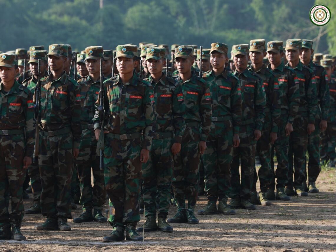 ဓာတ်ပုံ - တအာင်းတပ်