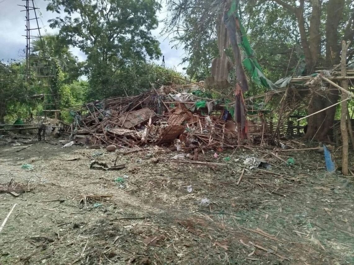 ​(ဓာတ်ပုံ - အာဏာသိမ်းစစ်တပ်ရဲ့ လေကြောင်းတိုက်ခိုက်မှုကြောင့် ပျက်စီးသွားတဲ့ ပြည်သူနေအိမ်တလုံး/ KenDo PDF)